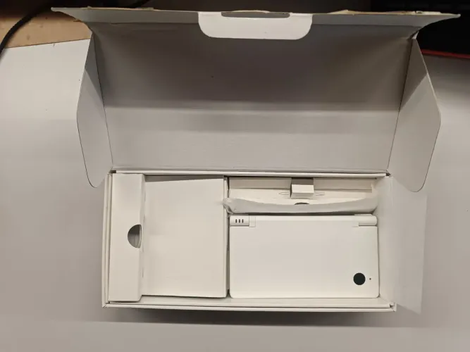 Nintendo DSI completo na caixa (CIB) impecável - desbloqueado