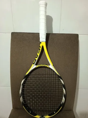Raquete de tênis Head Extreme em ótimo estado.