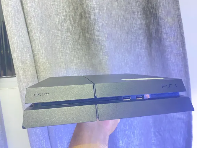 2 consoles PS4 com defeito