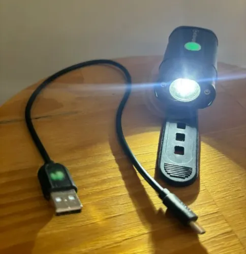 Luz para Bicicleta - Farol LED da Elleven 5 Modos Recarregável