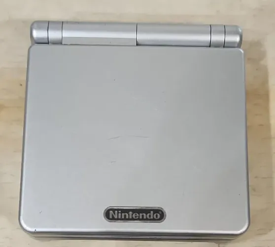 Game Boy Advance prata