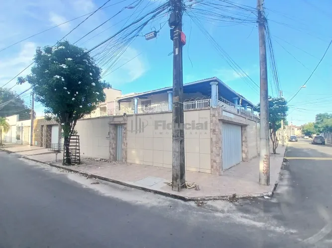 CASA PARA LOCAÇÃO NA CIDADE DOS FUNCIONÁRIOS Casa de 432m² com 4 dormitórios sendo 3 suíte