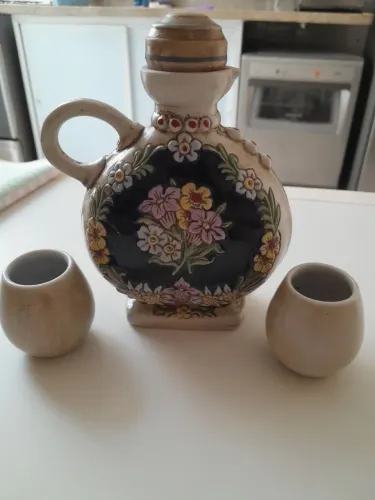 Licoreira cerâmica (Ceramarte) com 2 cálices
