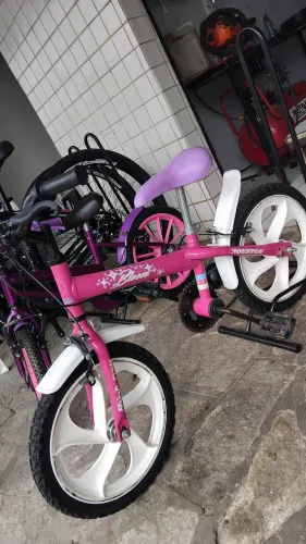 Bicicleta infantil aro 16 semi nova,em ótimo estado para uso