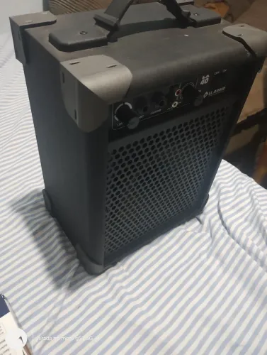 Caixa amplificada para violão guitarra e contra baixo LX 40 com duas entradas demicrofone 