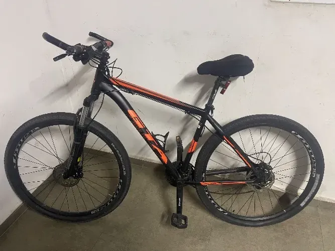 Bicicleta GTA NX11 aro 29 - preta e laranja