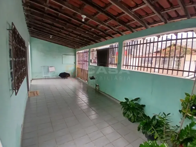 Casa linear com 3 quartos, 1 suíte, 2 vagas em Laranjeiras próxima a Avenida Central!