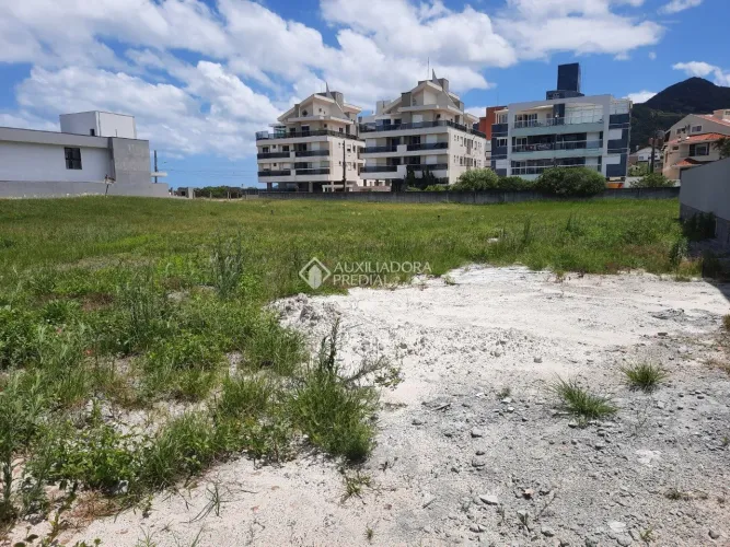 Terreno a venda com Escritura Pública no sul da Ilha em Florianópolis SC
