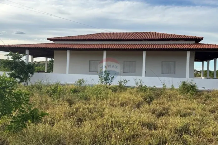 "Refúgio dos Sonhos: Fazenda à Venda na Bahia"