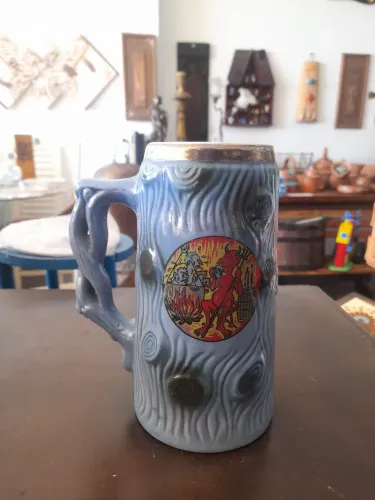 Caneca de chope azul detalhada