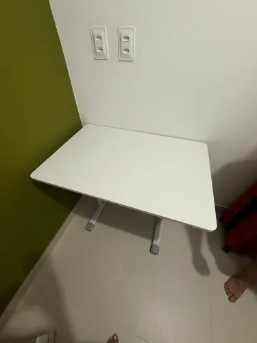Mesa com altura regulável