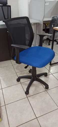 Cadeira giratória em tecido 