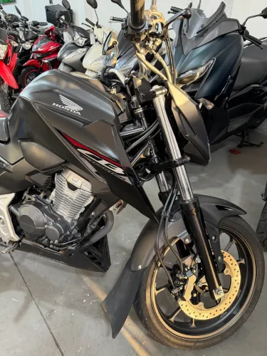 CB 300F CBS 25/25 já emplacada 2026 e transferida!