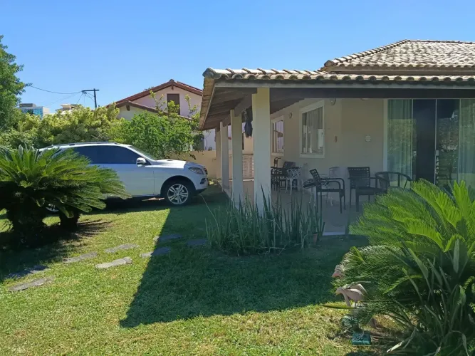 CHARMOSA RESIDENCIA EM CONDOMÍNIO NOBRE DE CABO FRIO