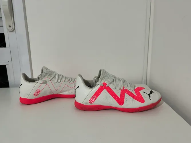 chuteira de futsal Puma Future Play branca