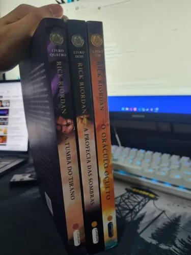 Saga provações de Apolo- percy jackson