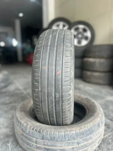 Pneu 185/60-15 Michelin Primacy 70% Vulcanizado