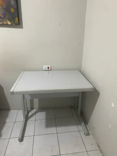 Mesa de escritório semi nova metal 120 para retirar rápido