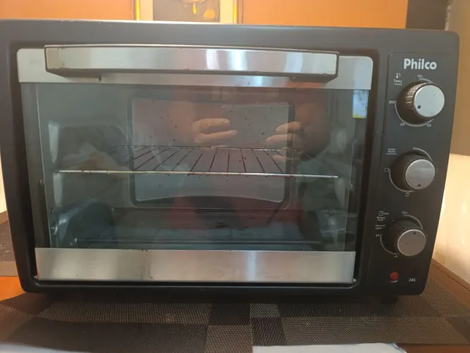 Forno elétrico Philco PFE44PI semi novo.
