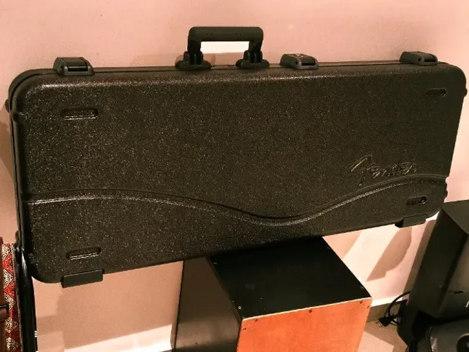 Case Fender Deluxe Molded Case Stratocaster/telecaster  Zero