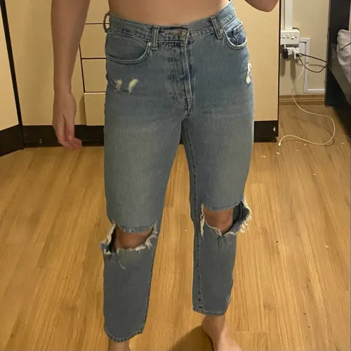 Calça mom jeans destroyed Forever 21
