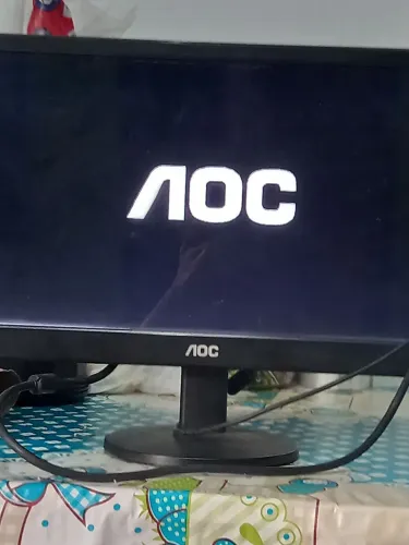 Monitor de 15 polegadas mas cabos d conexão com CPU Aoc