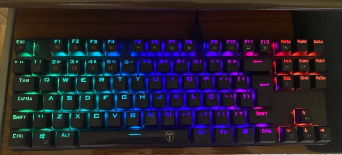 Teclado Mecânico Gamer T-Dagger Bora com vários efeitos de RGB
