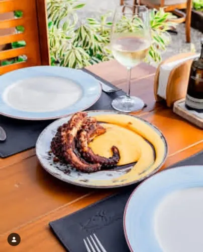 Grupo ALYSSON MUÜLLER, contrata Cozinheiro(a), e Auxiliar de cozinha.
