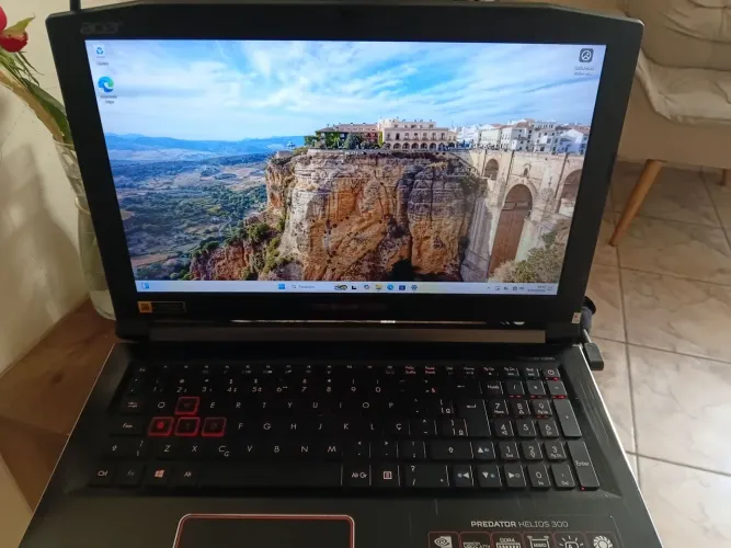 Predator helios 300 G3-572