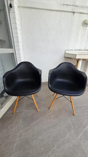 Kit 2 Cadeiras Eames Eiffel com Braço Preta - Também Vendo Separadas