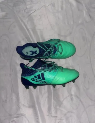 Chuteira Adidas 1° linha Tamanho 37