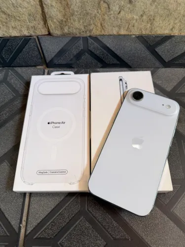 iPhone Air - Sky Blue - 256GB - 1 semana de uso