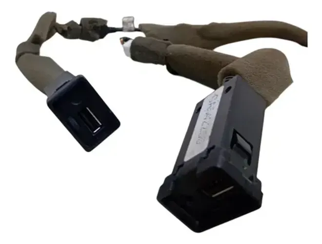 Porta Usb Auxiliar Mitsubishi L200 Triton 2017