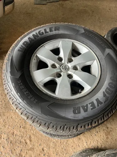 Vende-se Jogo Rodas - Hilux 