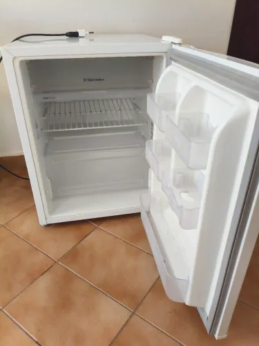 Vendo frigobar Eletrolux de 79 litros