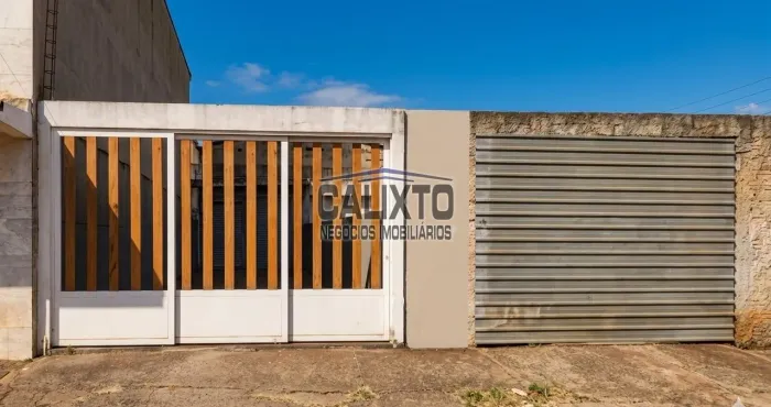 CASA COM BARRAÇÃO BAIRRO BOM JESUS