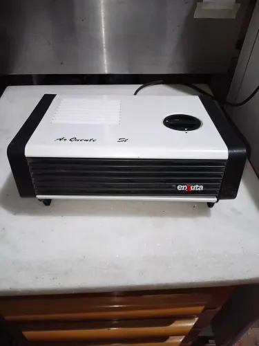 Aquecedor elétrico Enxuta bivolt em perfeito estado