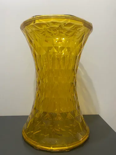 Banqueta de acrílico Rivatti amarela