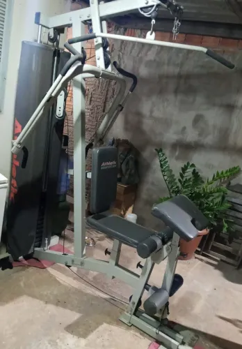 Vendo estação de musculação 100kg da atheltic, usada passo cartão em 10x sem juros.