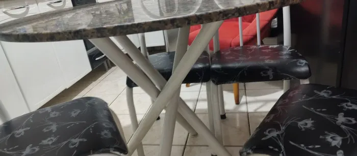 Mesa tubular 4 cadeiras 