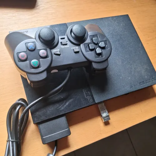 PlayStation 2 com 6 jogos e 1 controle