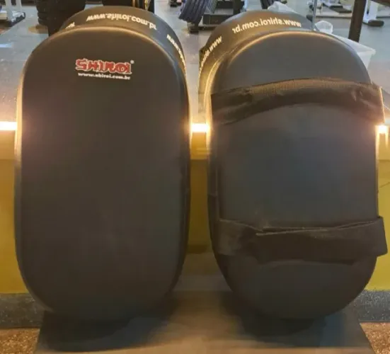 Aparador de chute reto boxe Shiroi