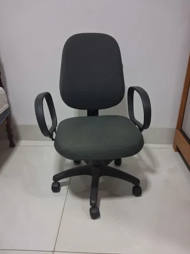 Cadeira de escritório com ajuste de altura 