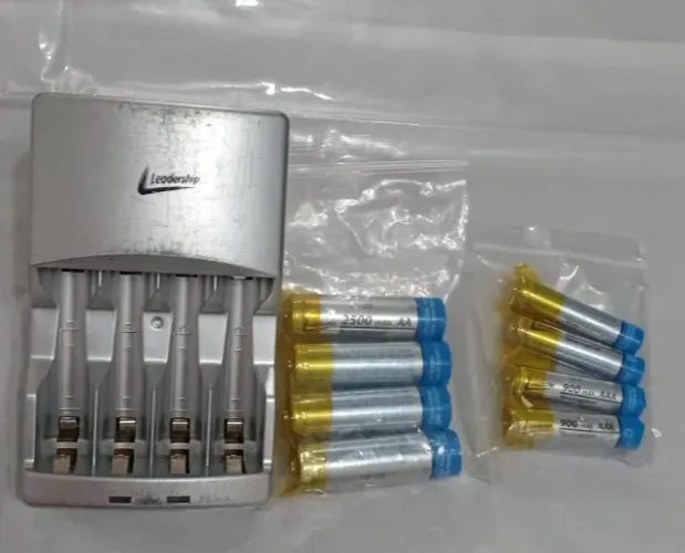 Kit carregador e pilhas Leadership 1,2V