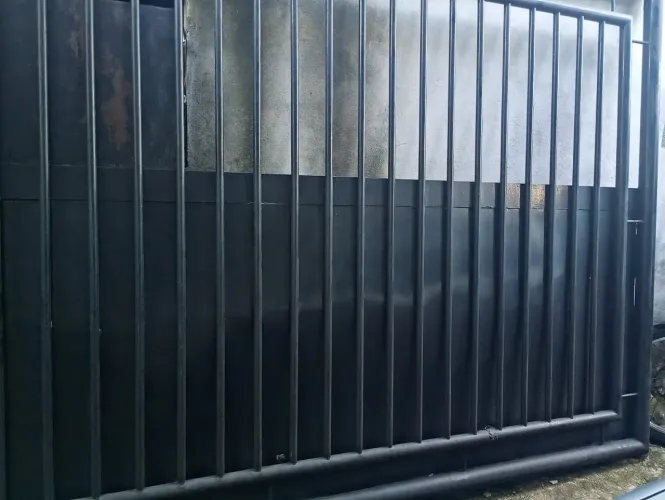 Portão de ferro para garagem 2,80 largura 2,13 altura 