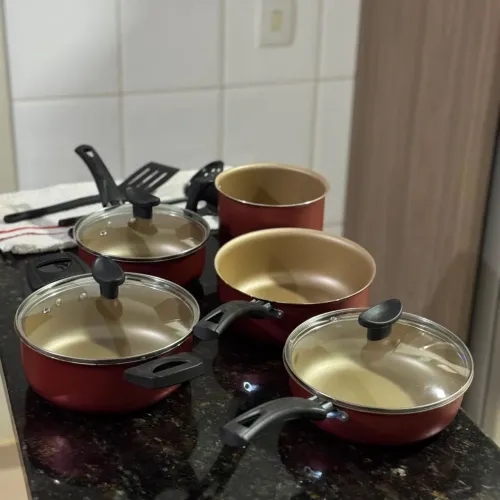 KIT DE PANELAS ANTIADERENTE COM 5 PEÇAS