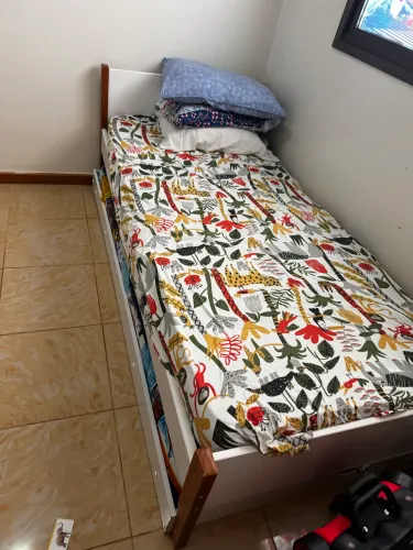Vendo uma cama que puxa embaixo