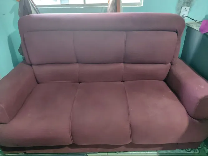 Vendo jogo de Sofá Vinho Rosé sem estragos