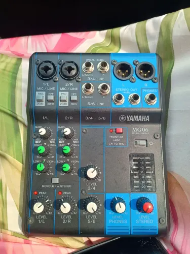 Mesa de som Yamaha MG 06