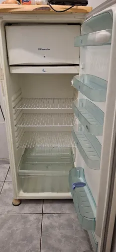 Vende-se geladeira